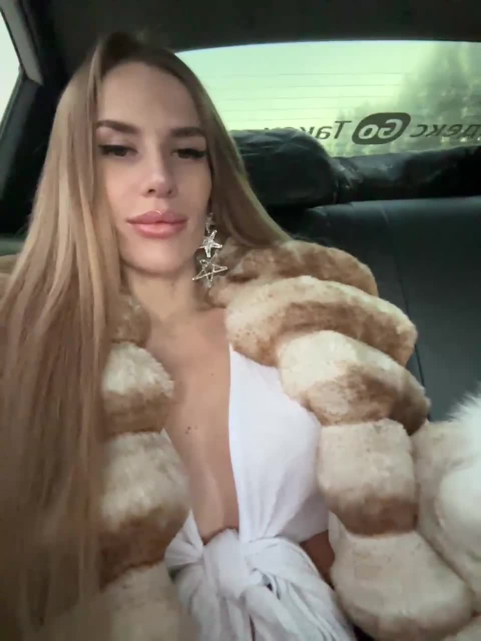 View or download file blondinochkaa on 2023-01-07 from bongacams