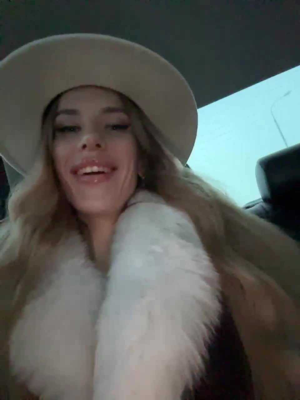 View or download file blondinochkaa on 2023-01-10 from bongacams