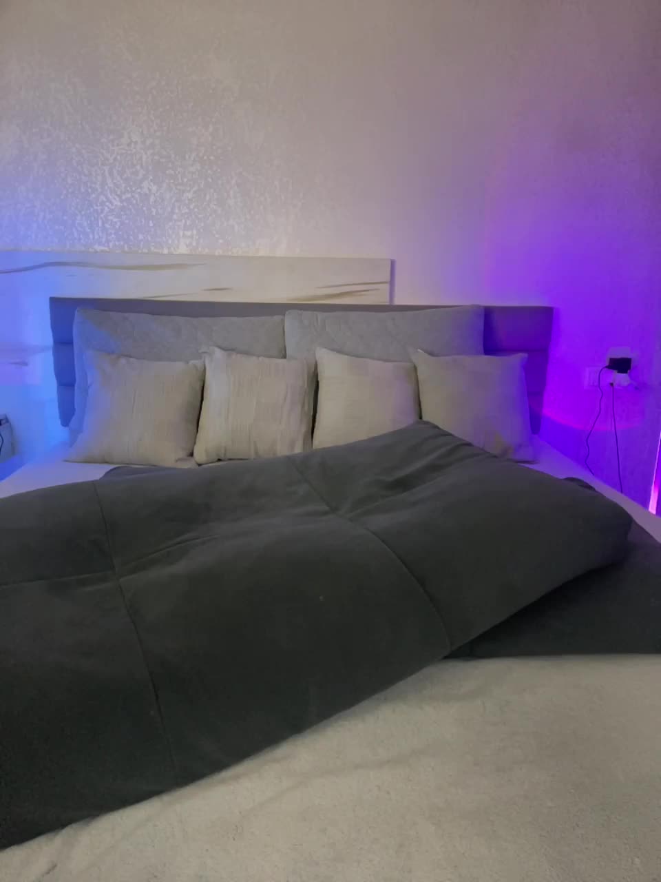 View or download file whoremira on 2023-01-10 from bongacams