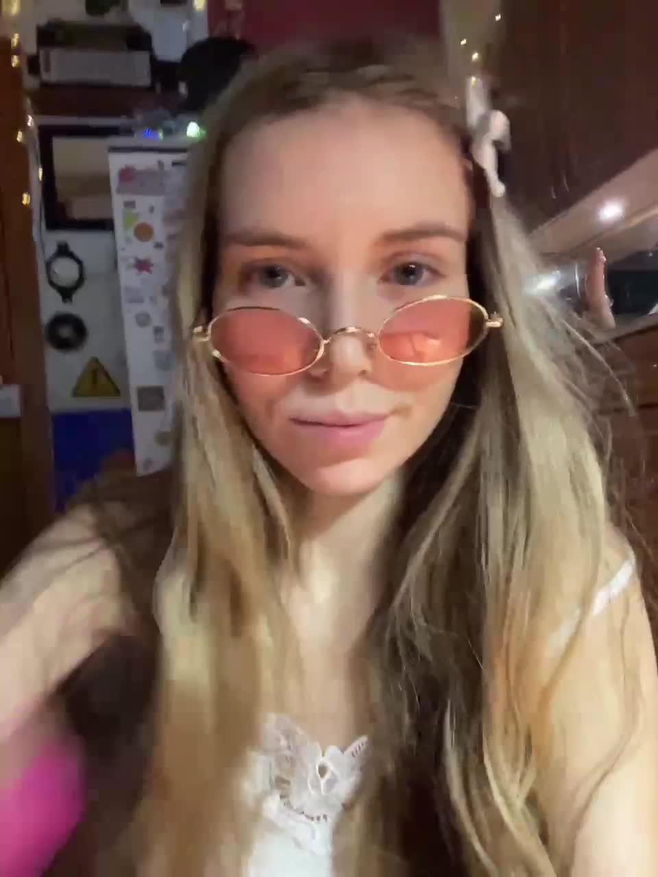 View or download file kika_co on 2023-01-17 from bongacams