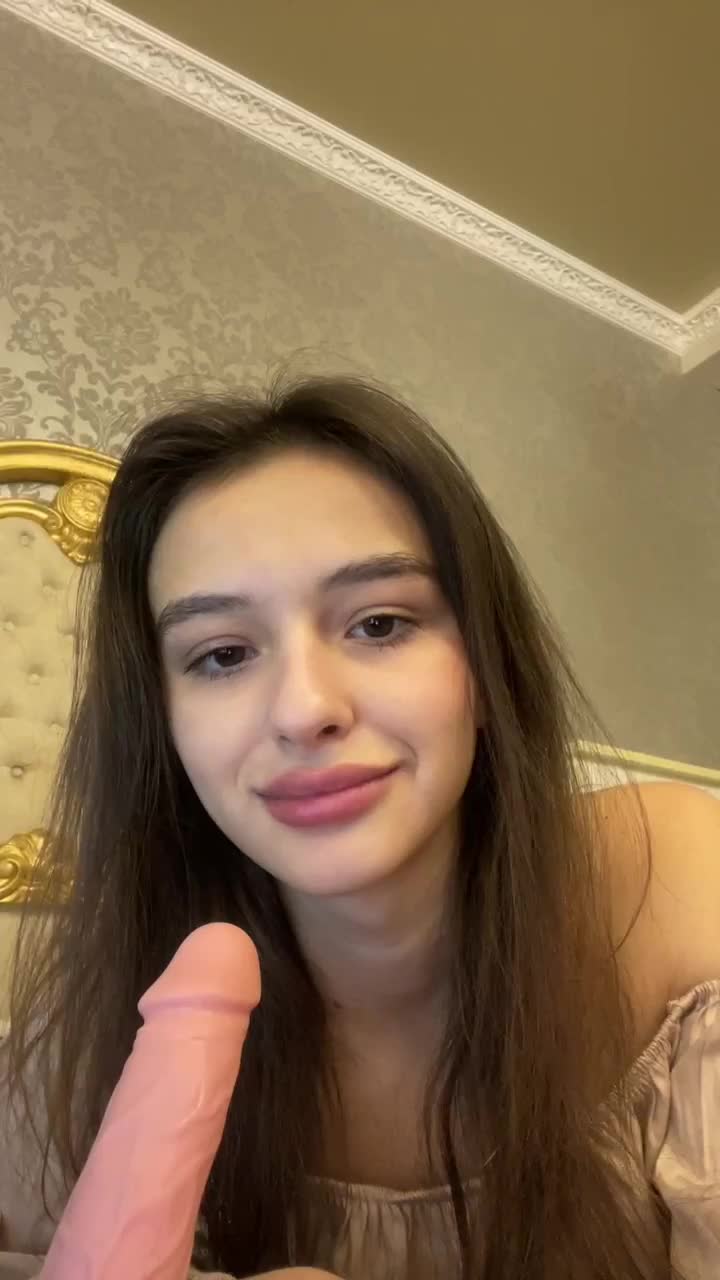 View or download file emyshiny on 2023-01-22 from bongacams