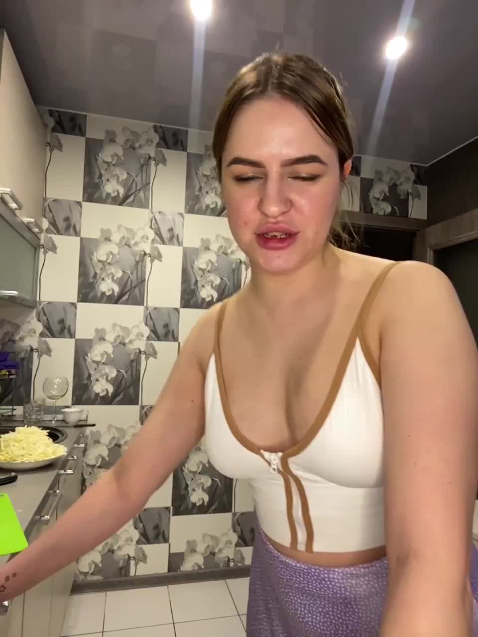 View or download file banana_peach on 2023-02-02 from bongacams