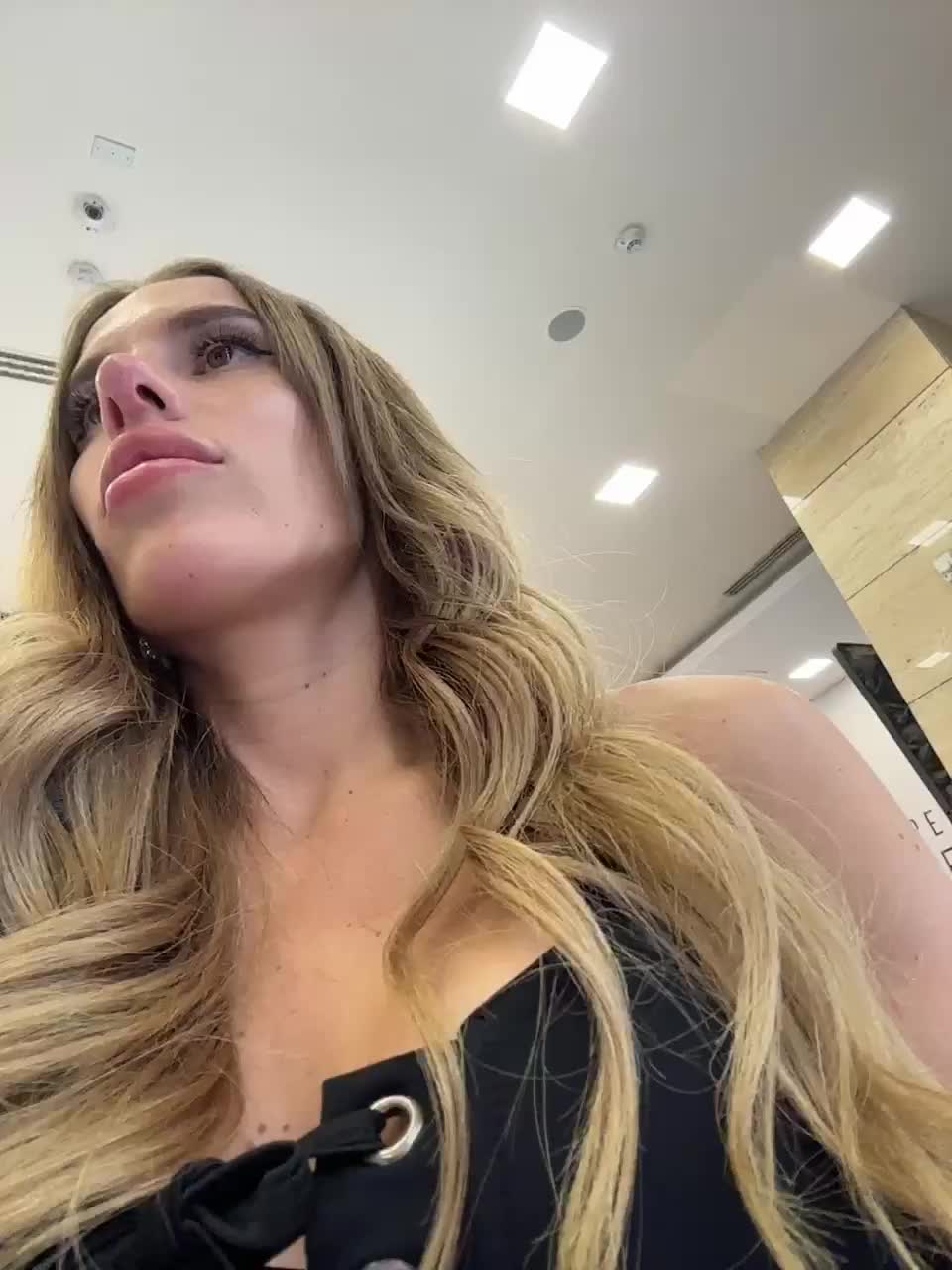 View or download file blondinochkaa on 2023-02-14 from bongacams