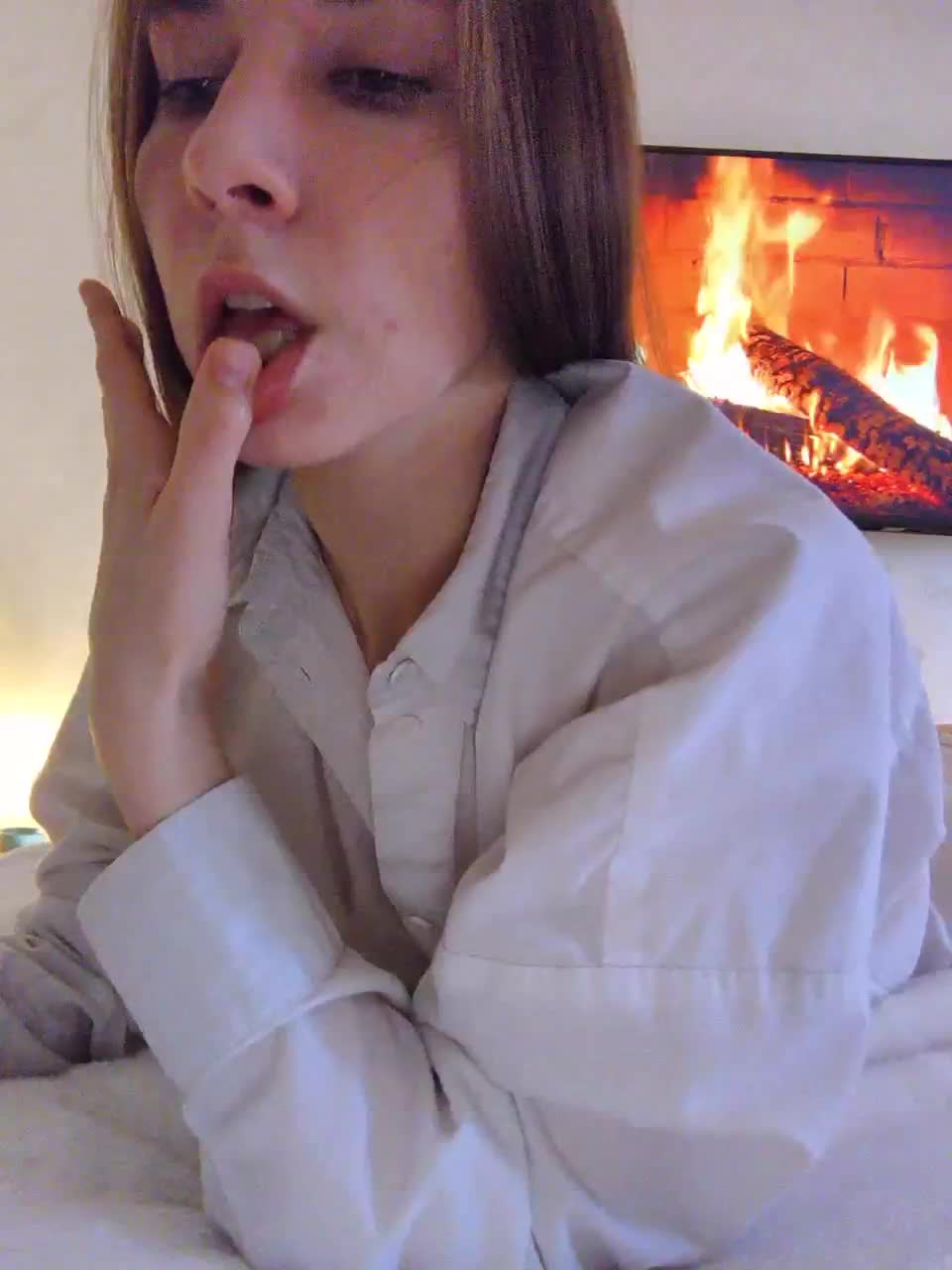 View or download file emilyev4ns on 2023-02-14 from bongacams