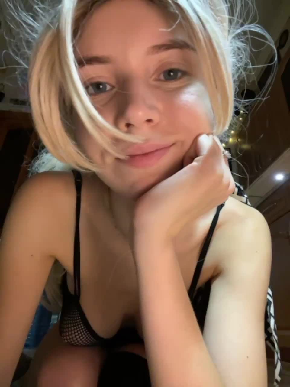 View or download file kika_co on 2023-02-15 from bongacams