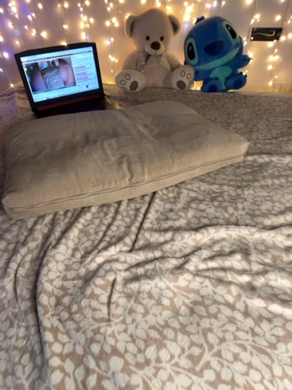 View or download file bloomjuliette on 2023-02-16 from bongacams