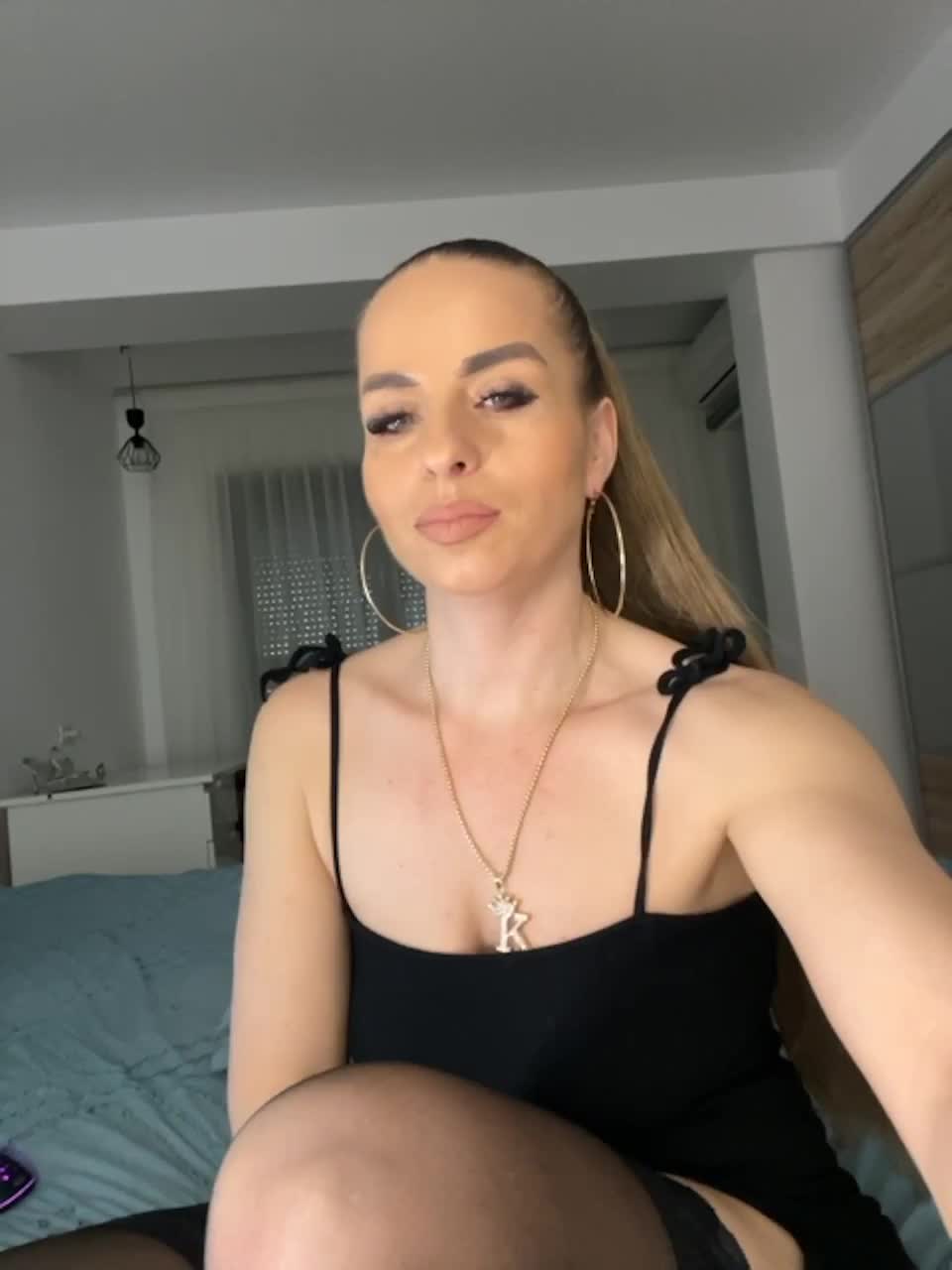 View or download file alexialexx on 2023-02-18 from bongacams