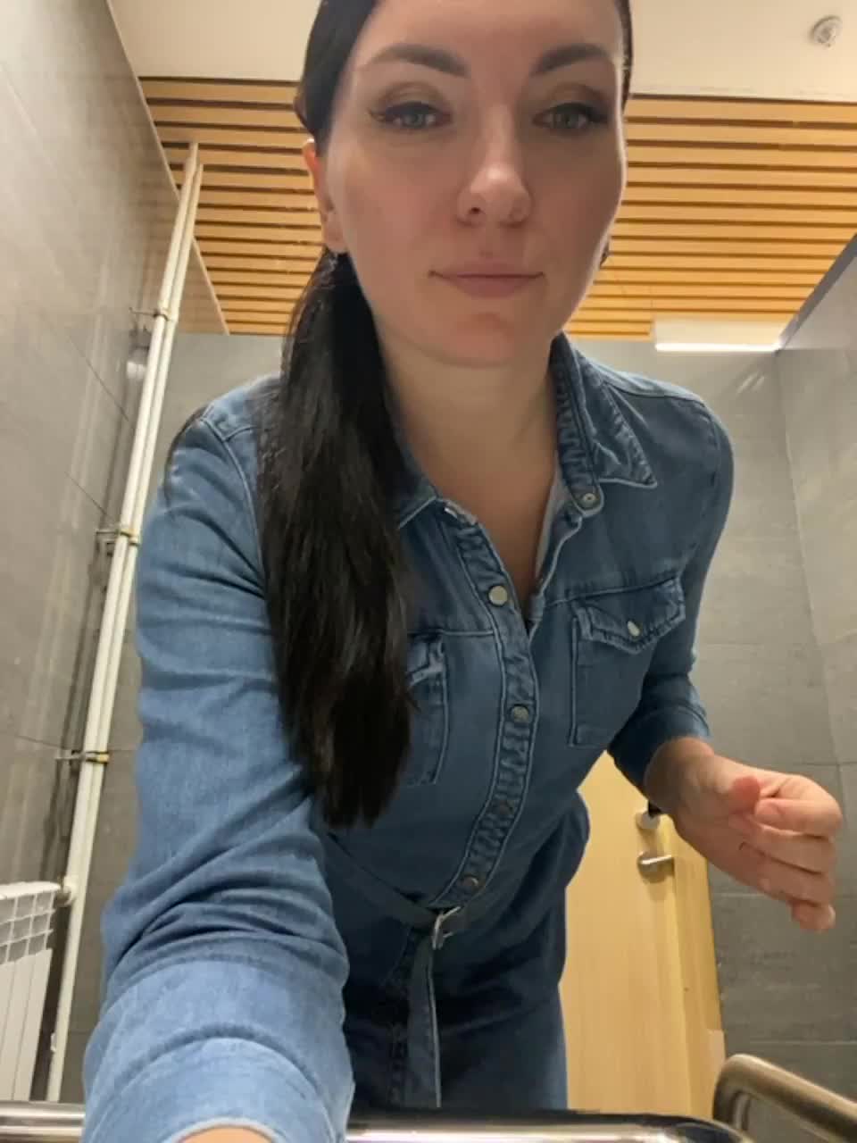 View or download file divora on 2023-02-19 from bongacams