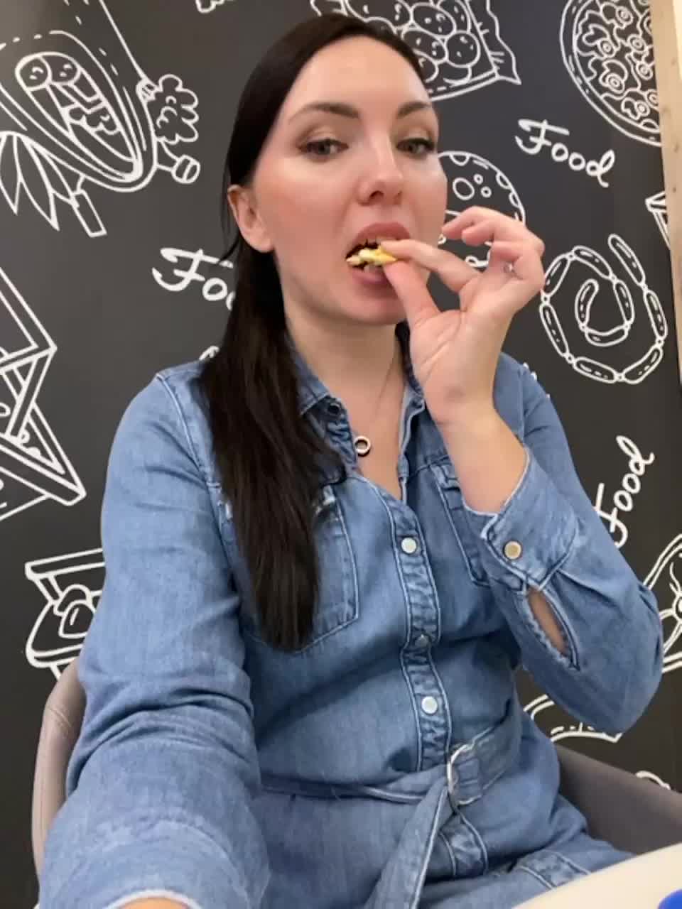 View or download file divora on 2023-02-19 from bongacams