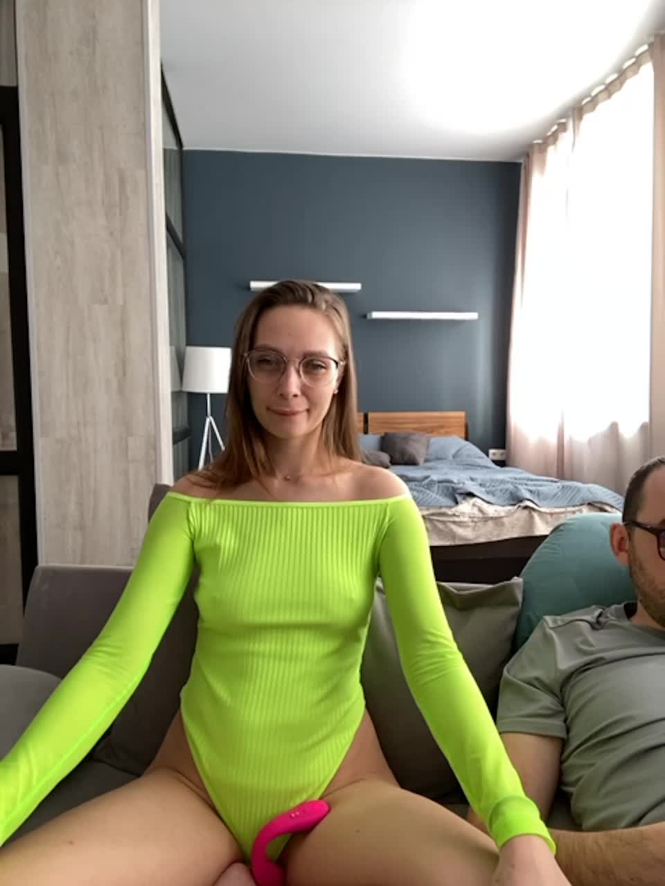 View or download file tchlen1 on 2023-02-19 from bongacams