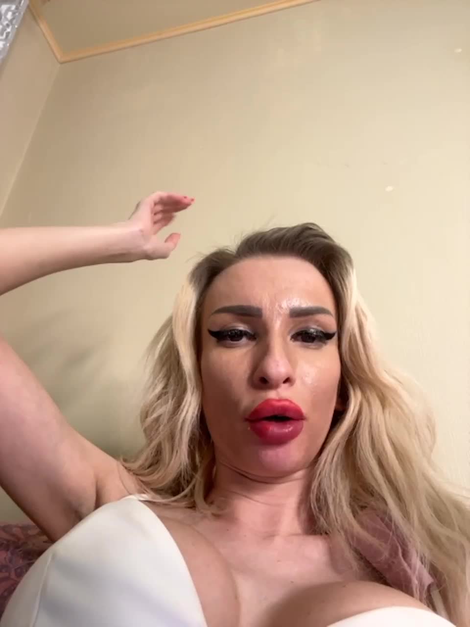 View or download file goldpussy69 on 2023-02-25 from bongacams