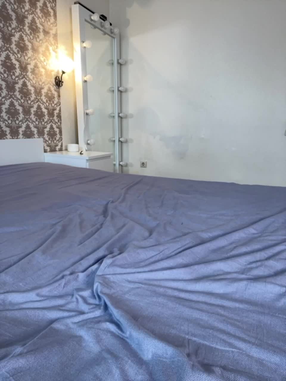 View or download file vikikiss on 2023-02-25 from Bongacams