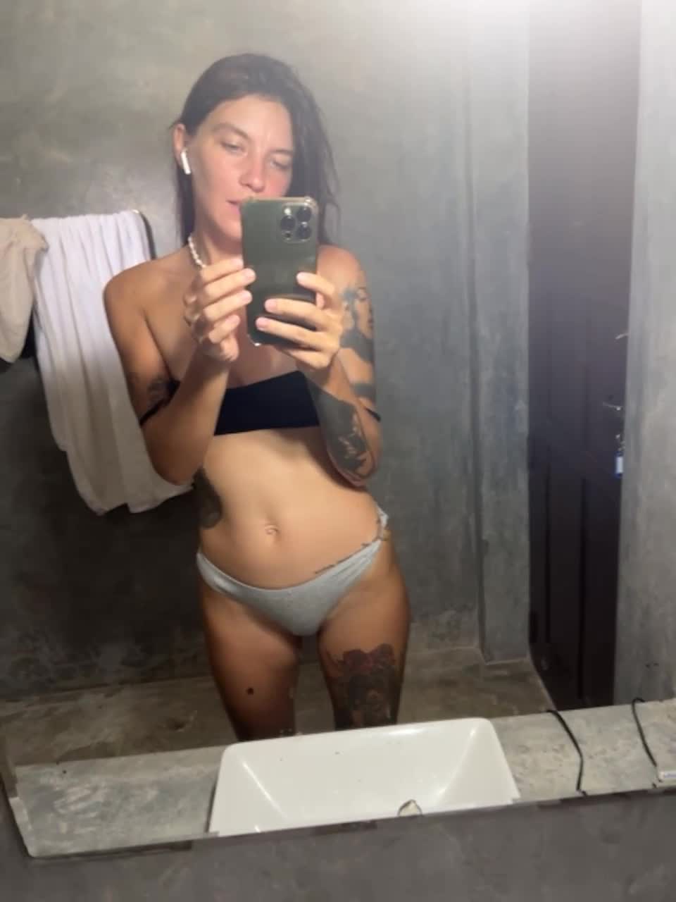 View or download file girlschatt on 2023-03-04 from bongacams