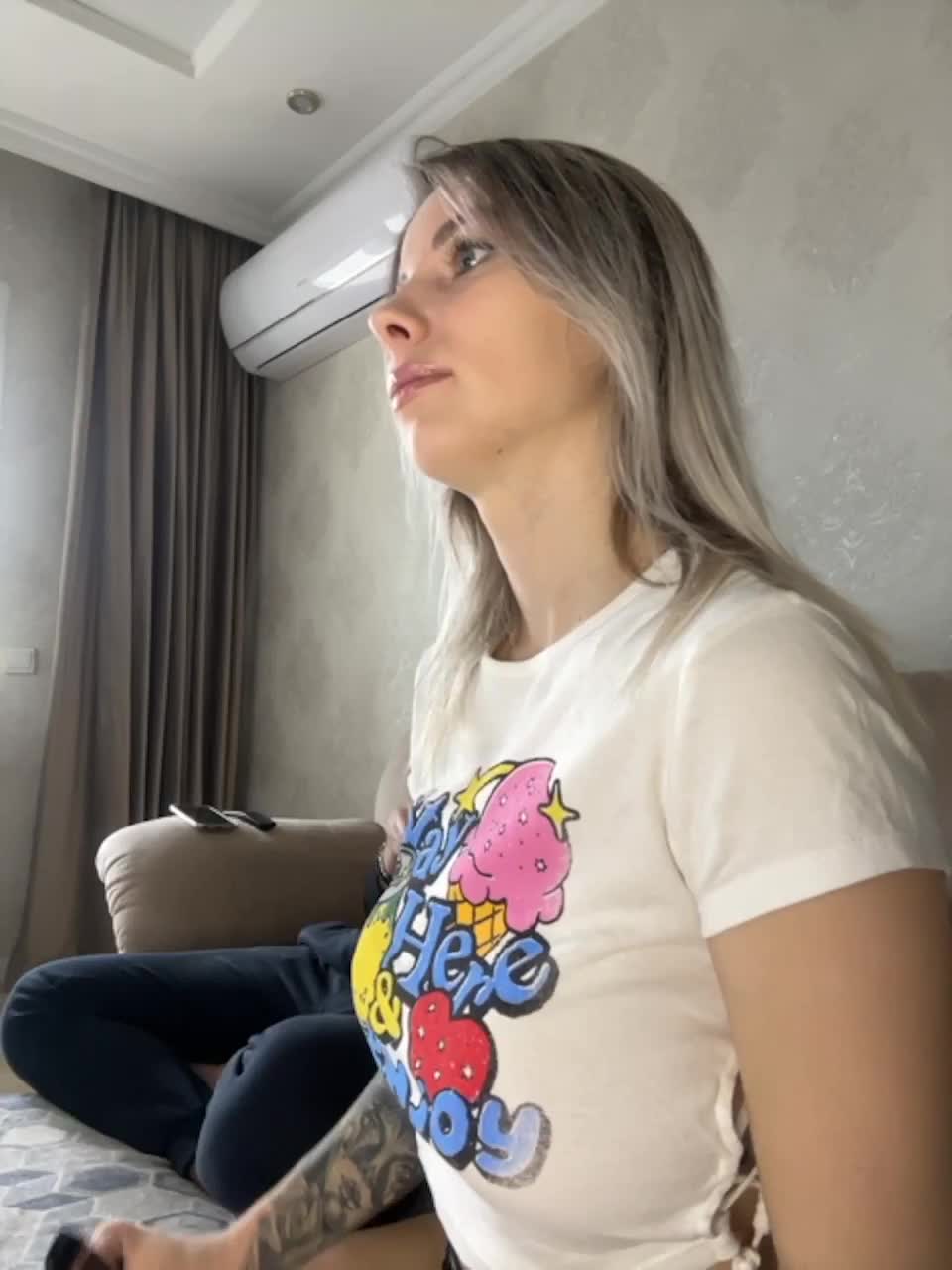 View or download file vik1one1 on 2023-03-09 from bongacams