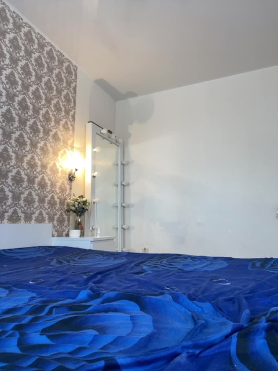 View or download file vikikiss on 2023-03-09 from bongacams