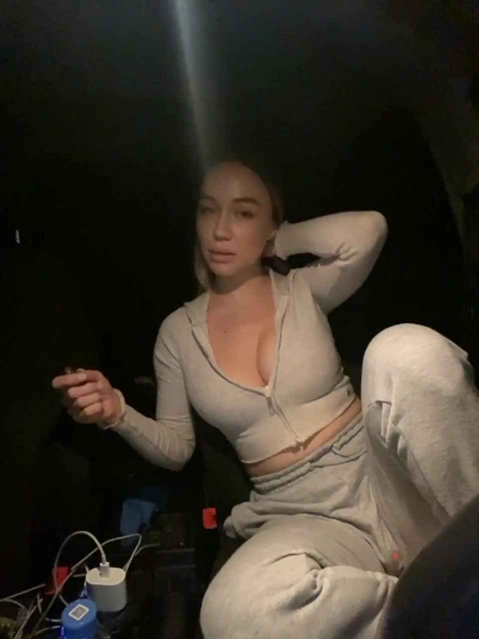 View or download file emili1_ on 2023-03-16 from bongacams