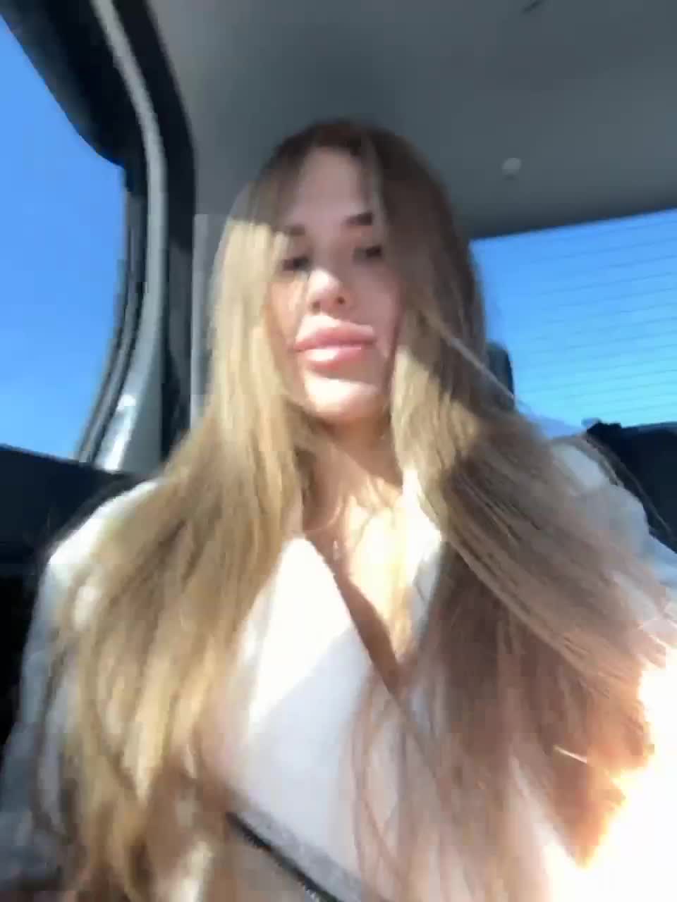 View or download file blondinochkaa on 2023-03-17 from bongacams