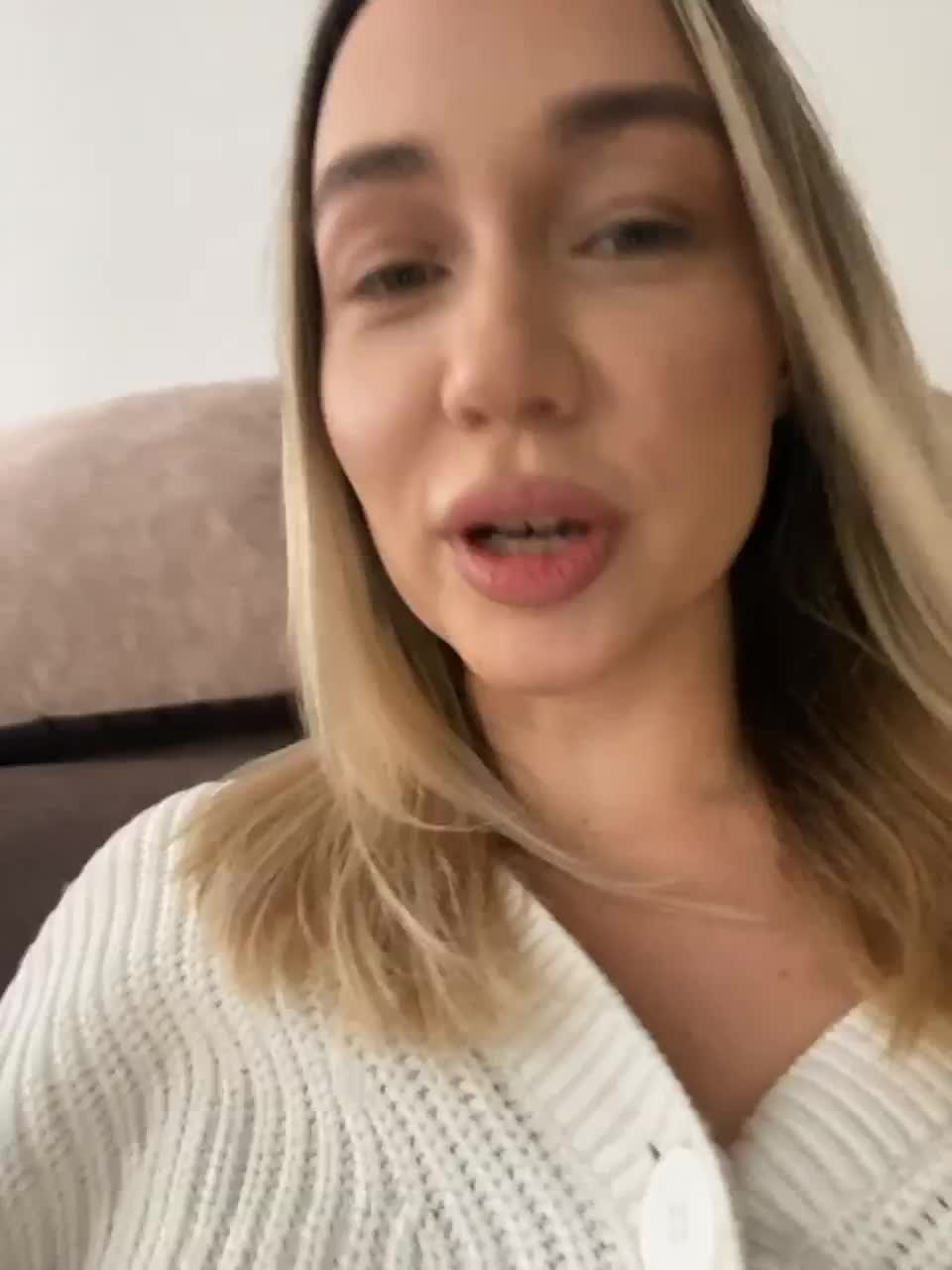 View or download file emili1_ on 2023-03-18 from bongacams