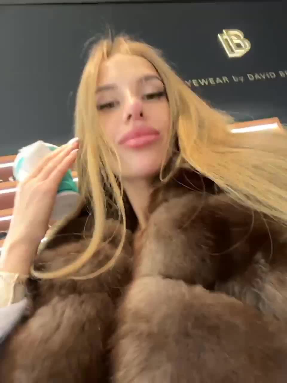 View or download file blondinochkaa on 2023-03-21 from bongacams