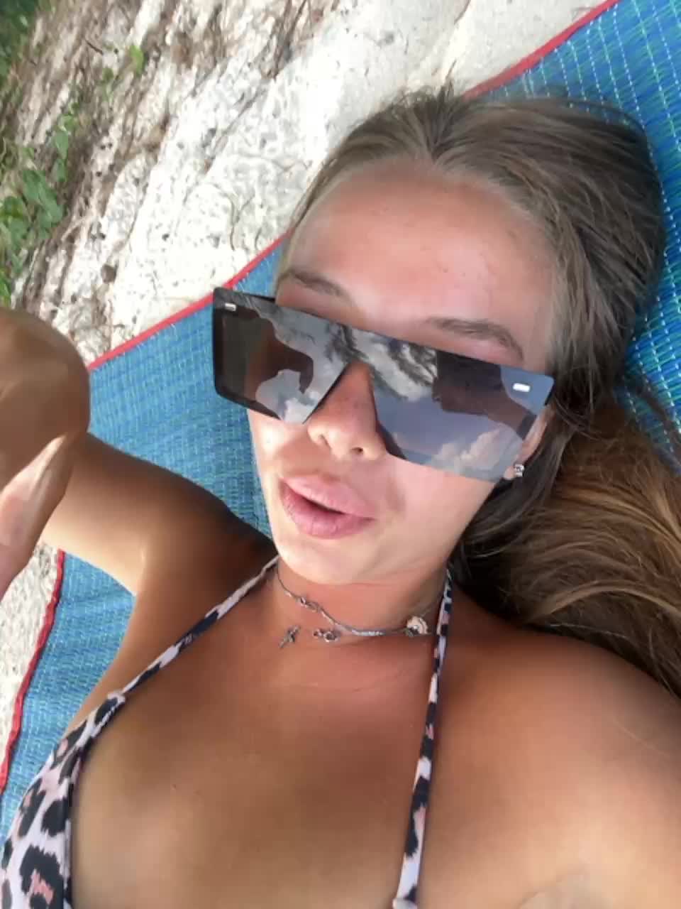 View or download file 7miia7 on 2023-03-22 from bongacams