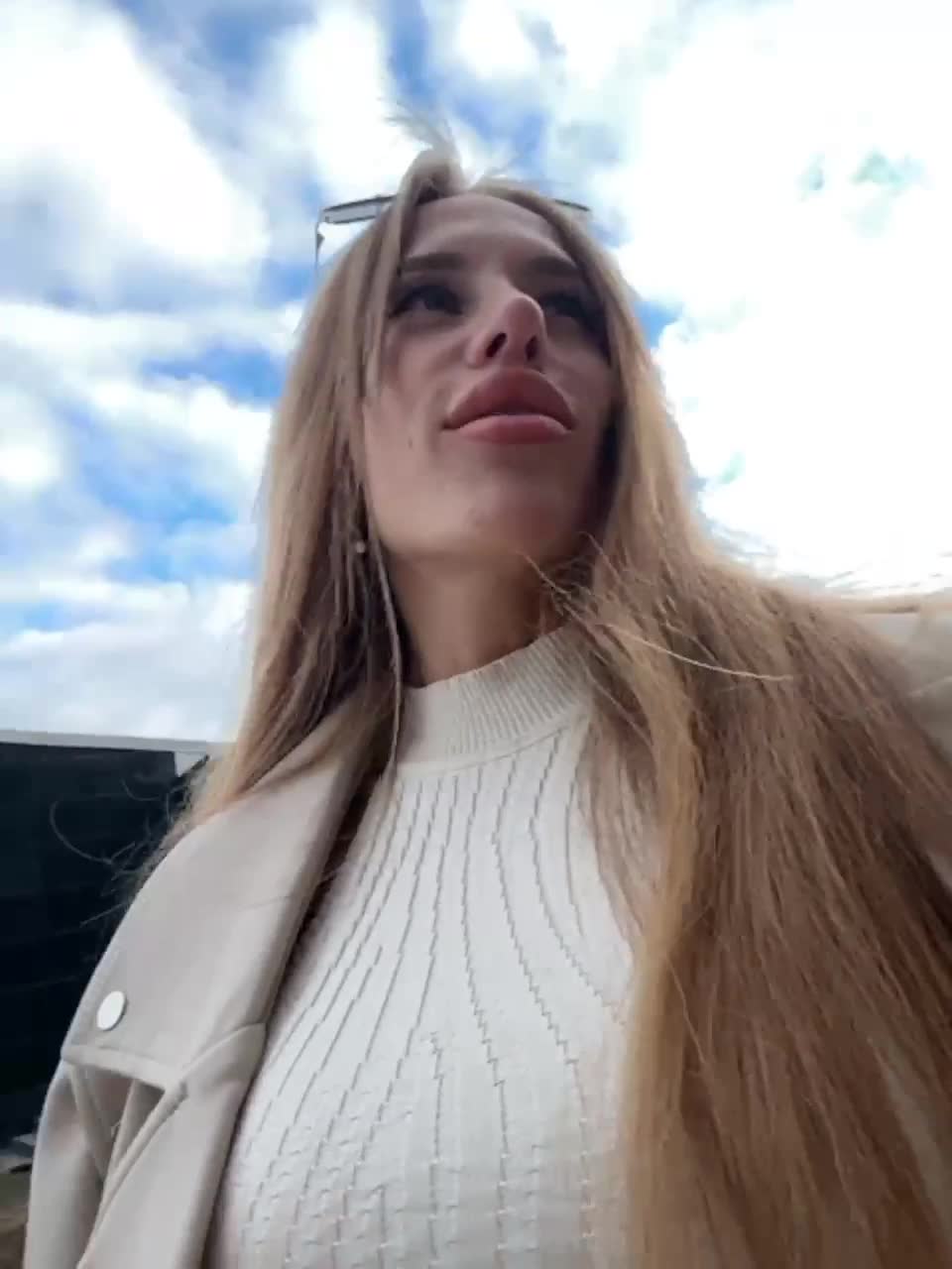 View or download file blondinochkaa on 2023-03-27 from bongacams