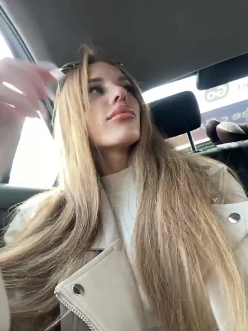 View or download file blondinochkaa on 2023-03-27 from bongacams