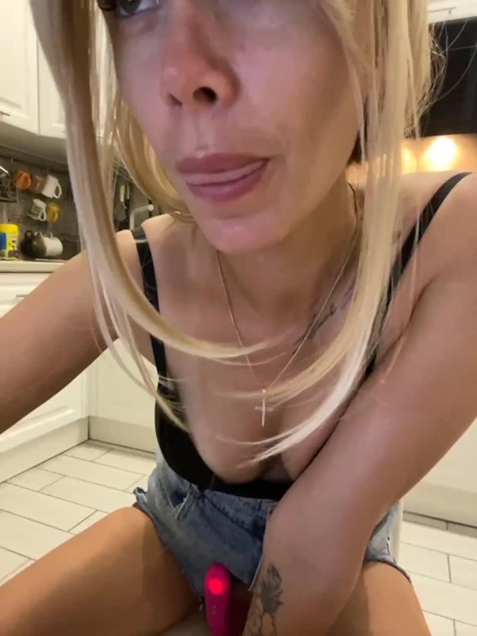 View or download file candybrava on 2023-06-06 from bongacams