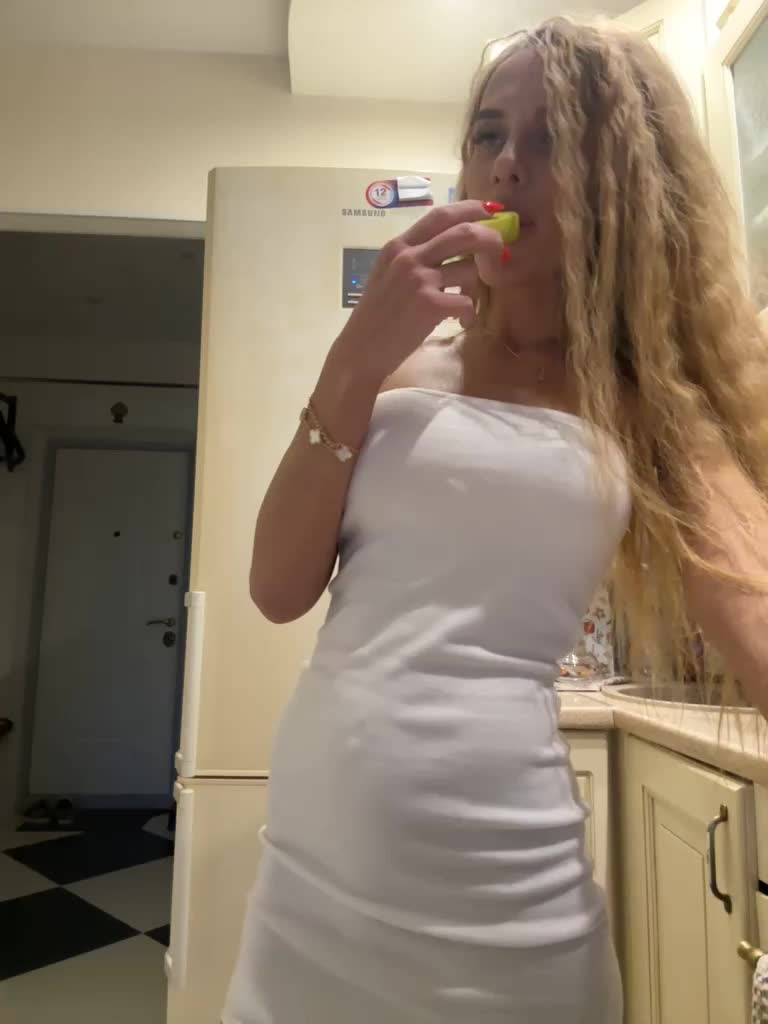 View or download file blondinochkaa on 2023-06-11 from bongacams