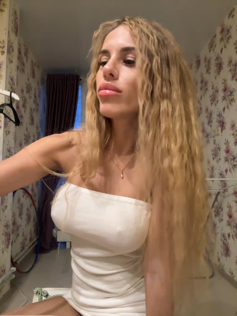 View or download file blondinochkaa on 2023-06-11 from bongacams