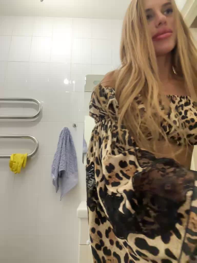 View or download file blondinochkaa on 2023-06-14 from bongacams