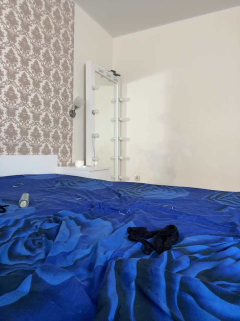 View or download file vikikiss on 2023-06-14 from bongacams