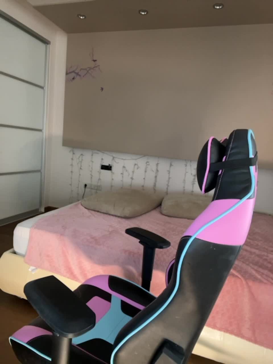 View or download file bloomjuliette on 2023-06-17 from bongacams