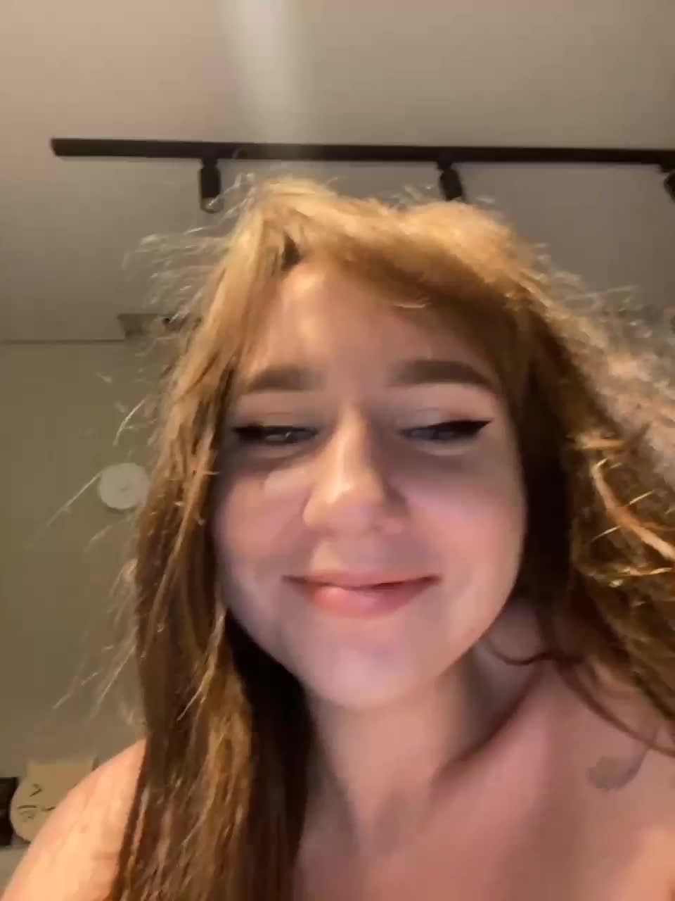 View or download file peach__alice on 2023-06-18 from bongacams