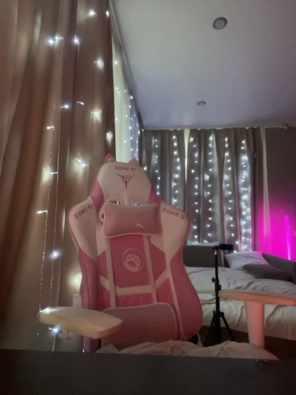 View or download file boredgirl on 2023-06-19 from bongacams