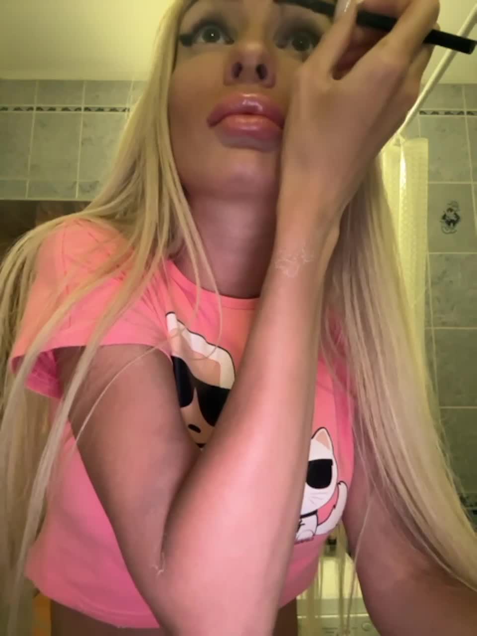 View or download file goldpussy69 on 2023-06-19 from bongacams