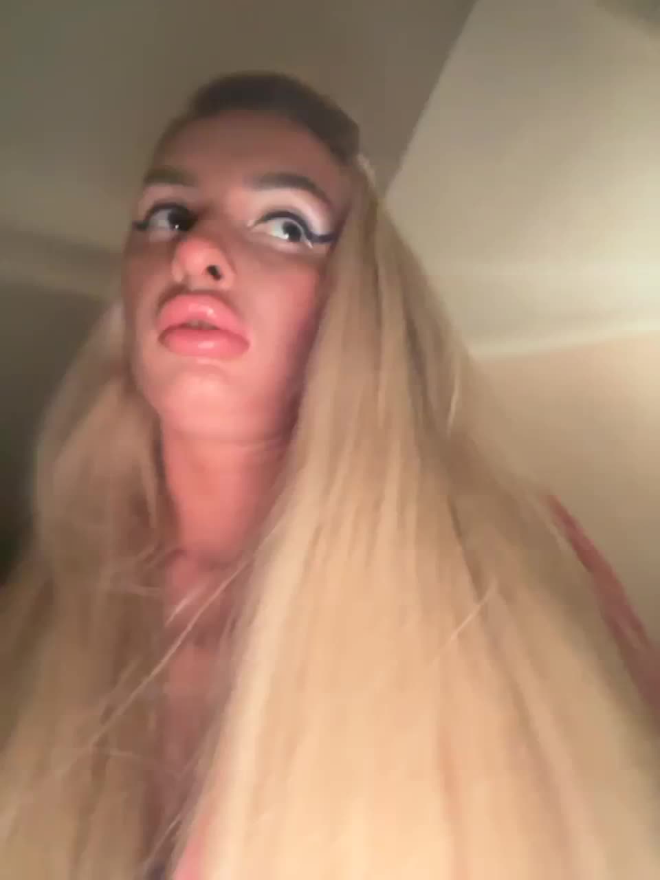 View or download file goldpussy69 on 2023-06-20 from bongacams