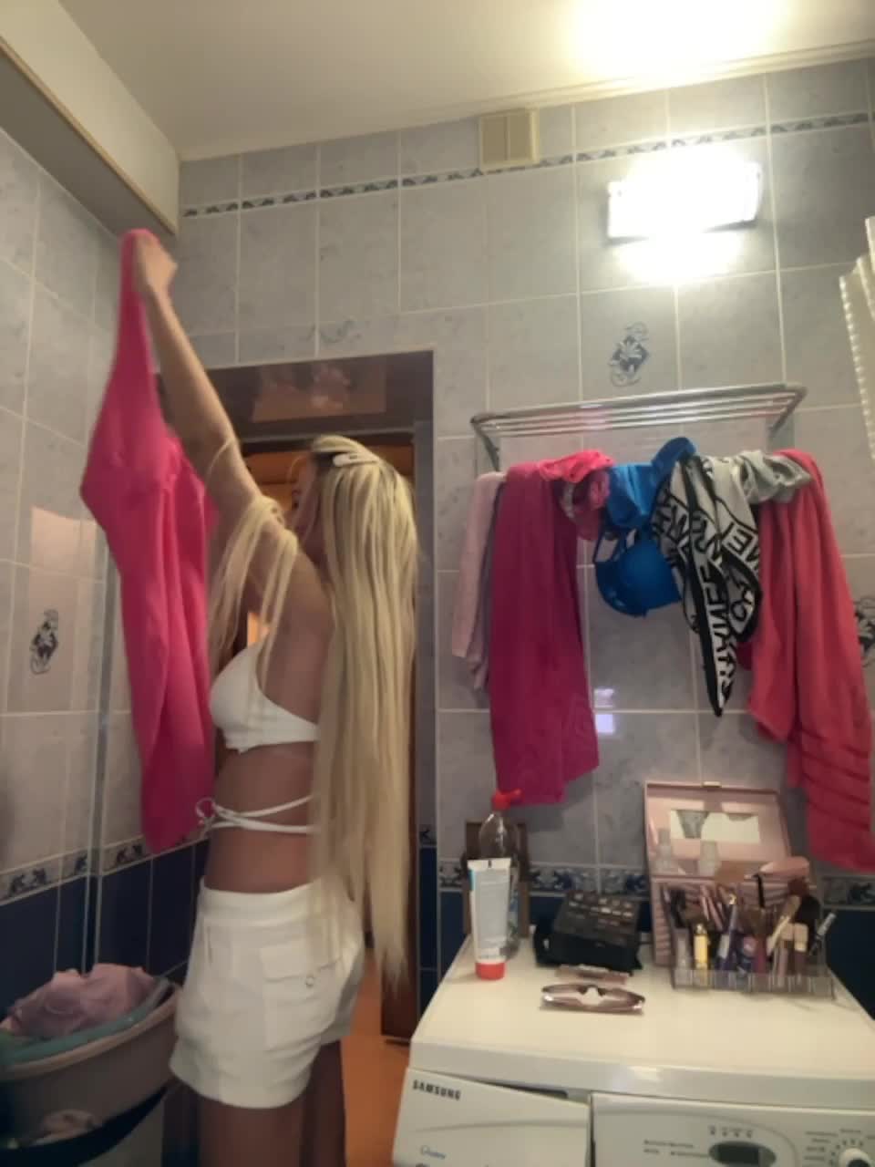 View or download file goldpussy69 on 2023-06-20 from bongacams