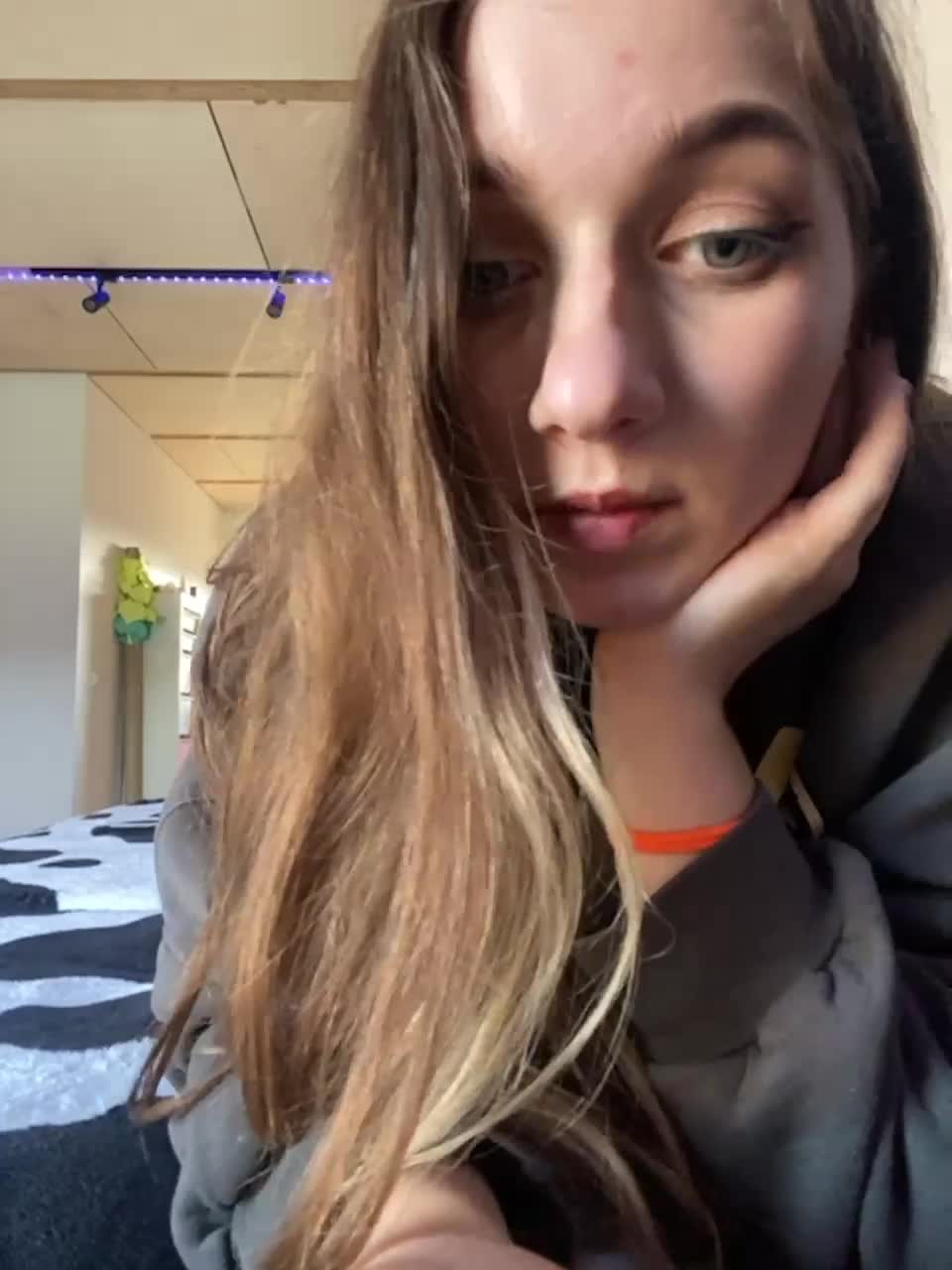 View or download file liizza on 2023-06-20 from bongacams