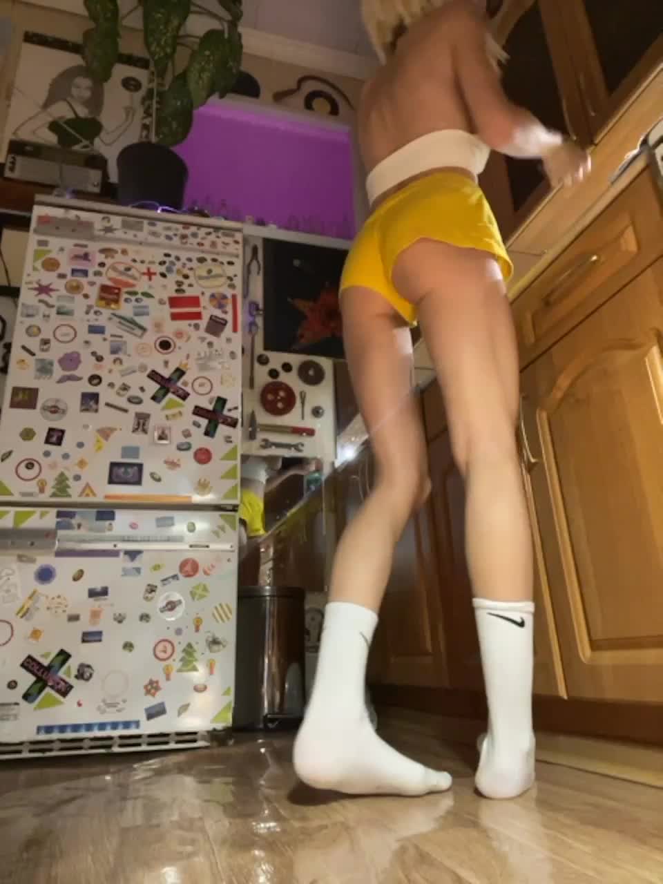 View or download file kika_co on 2023-06-21 from bongacams