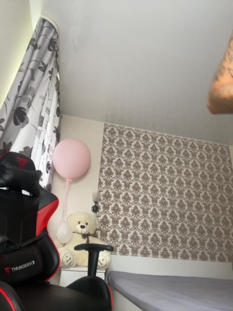 View or download file vikikiss on 2023-06-23 from bongacams