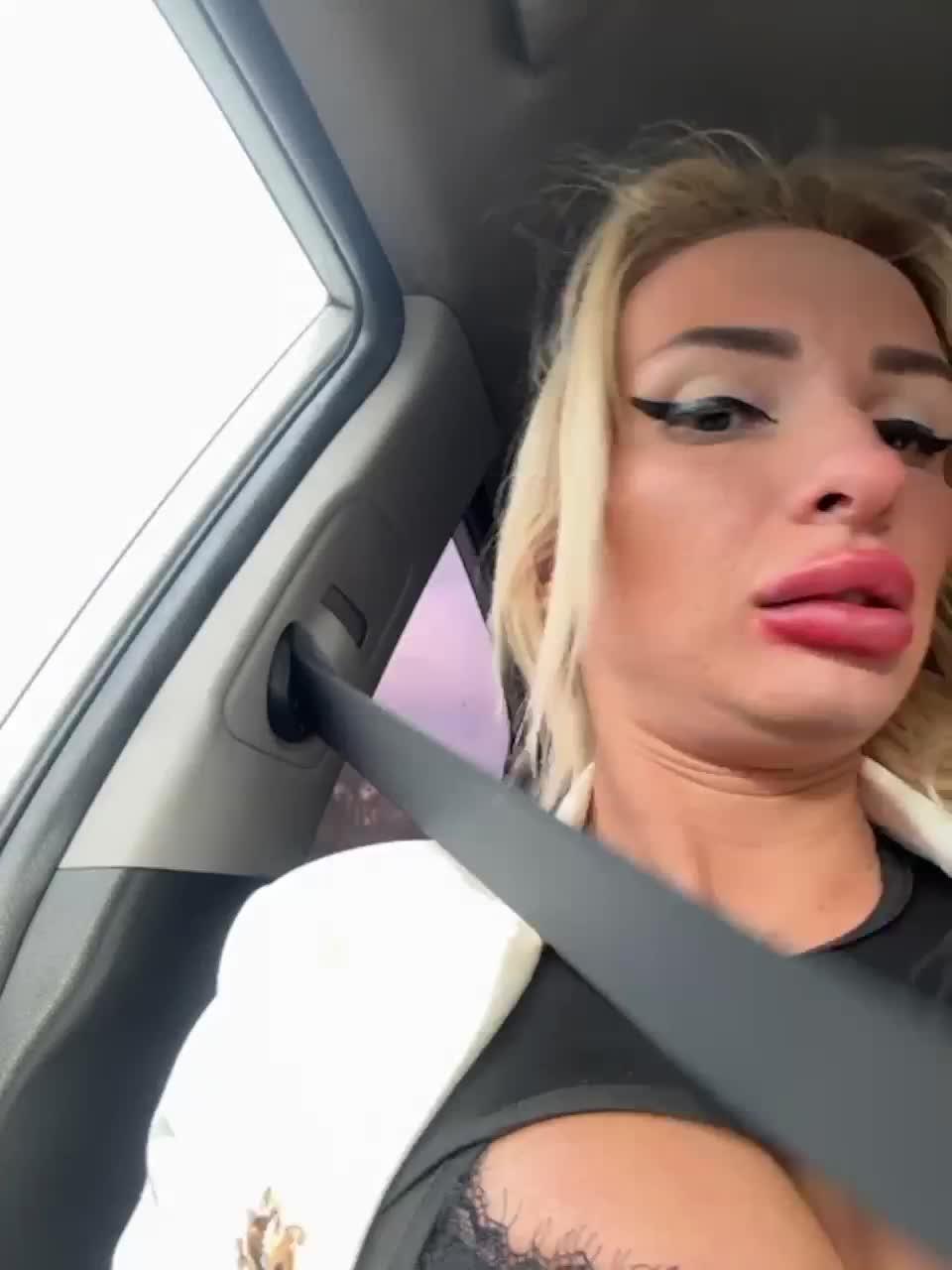 View or download file goldpussy69 on 2023-06-24 from bongacams