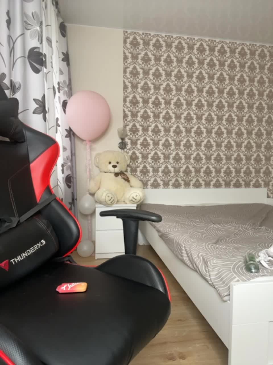 View or download file vikikiss on 2023-06-30 from bongacams