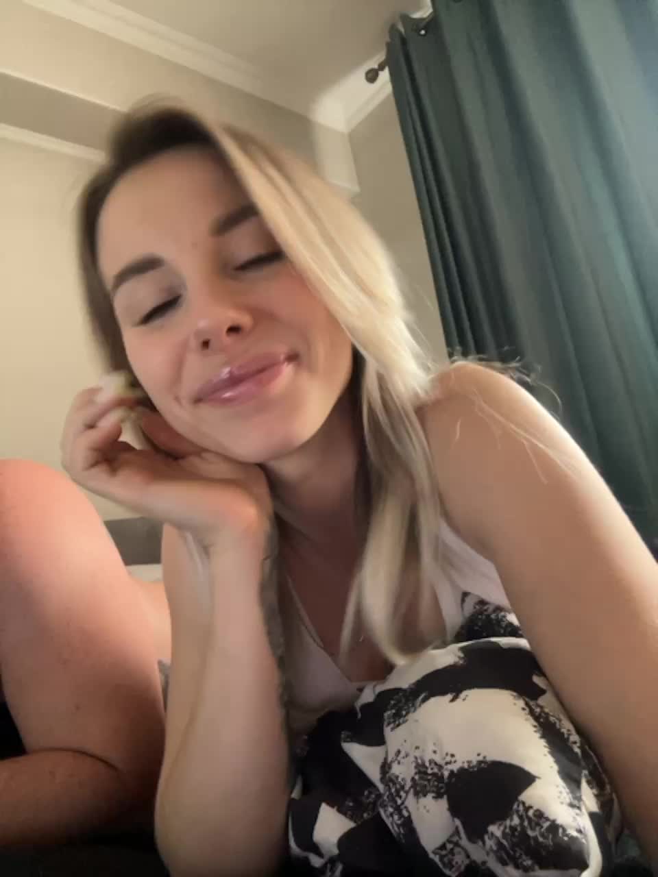 View or download file vik1one1 on 2023-07-03 from bongacams