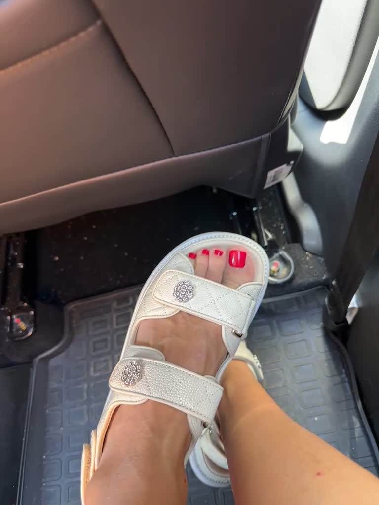 View or download file blondinochkaa on 2023-07-04 from bongacams