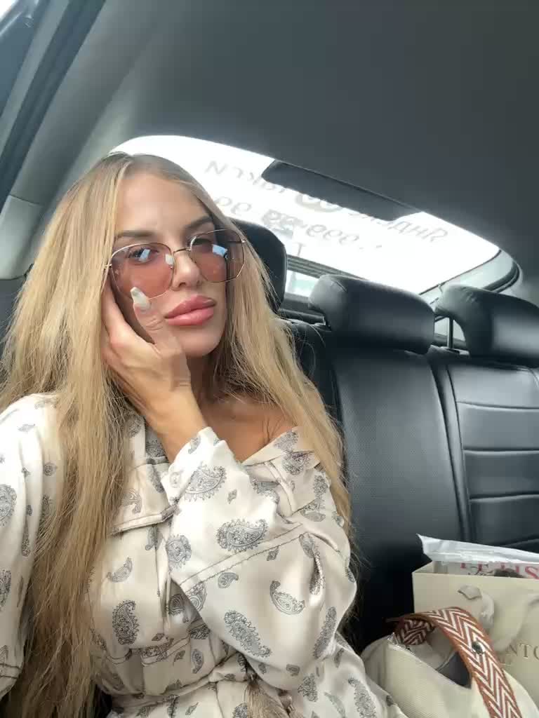 View or download file blondinochkaa on 2023-07-10 from bongacams