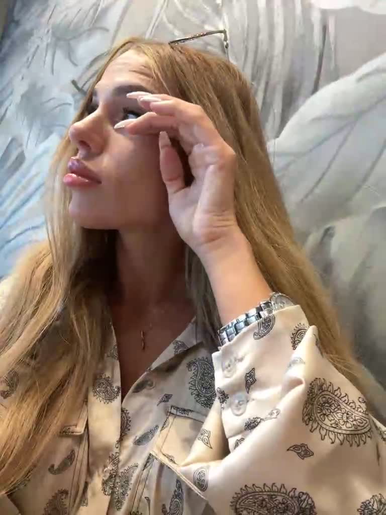 View or download file blondinochkaa on 2023-07-10 from bongacams