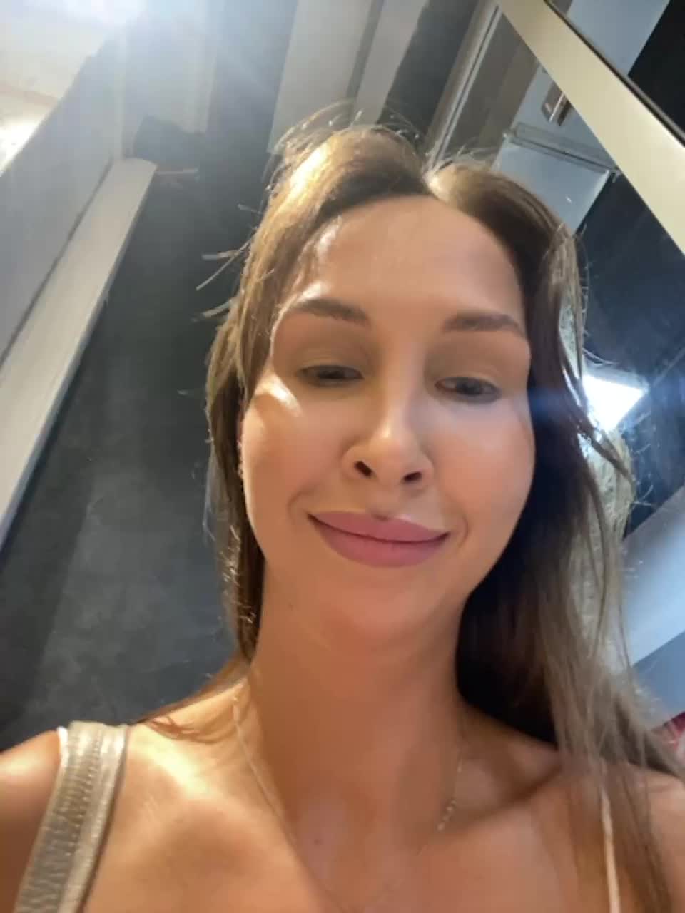 View or download file hothoneybabe on 2023-07-18 from bongacams