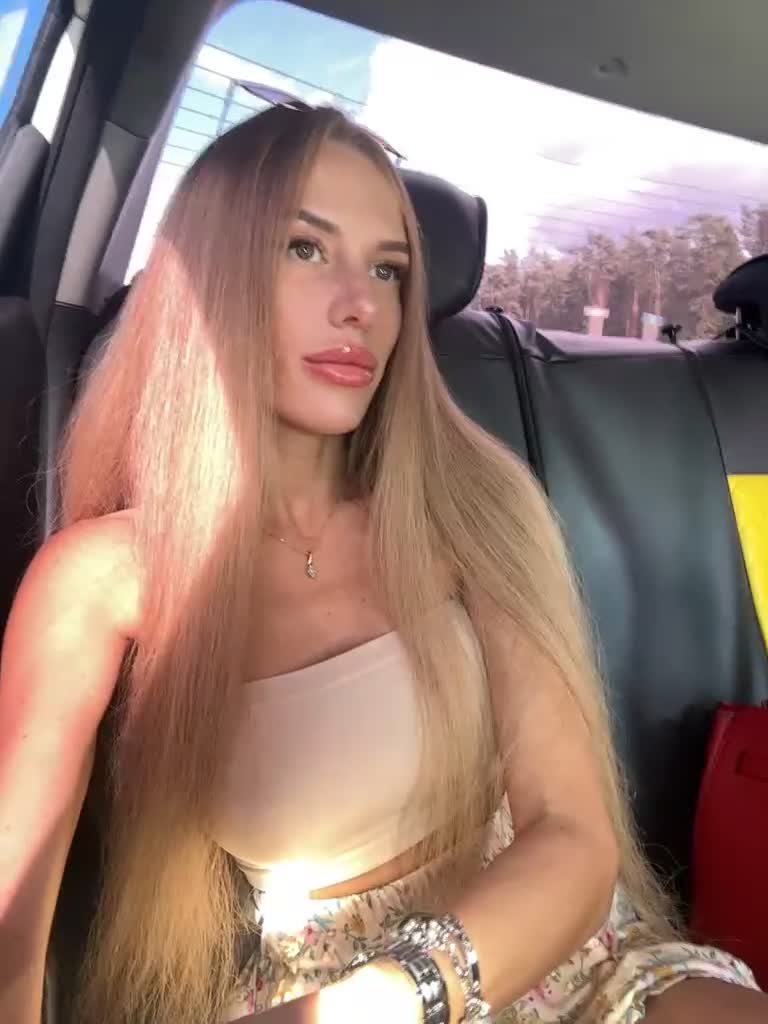 View or download file blondinochkaa on 2023-07-20 from bongacams