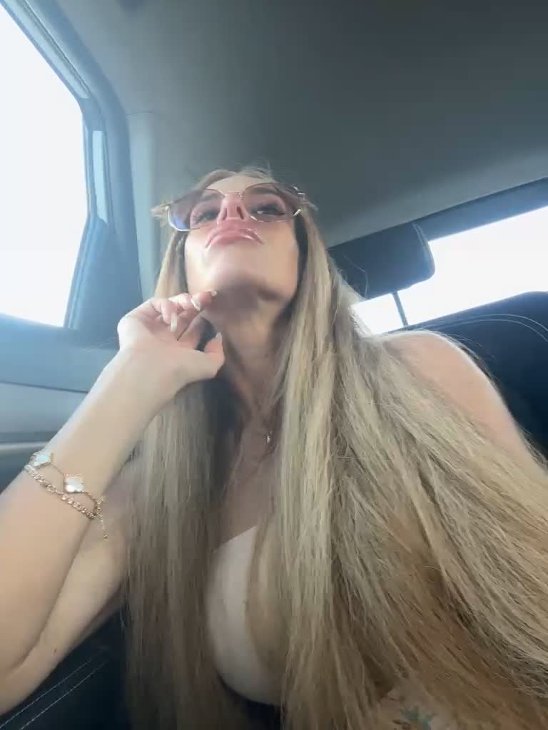 View or download file blondinochkaa on 2023-07-20 from bongacams