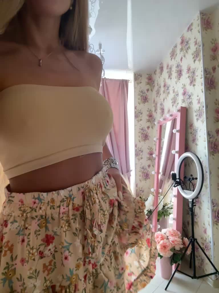 View or download file blondinochkaa on 2023-07-20 from bongacams